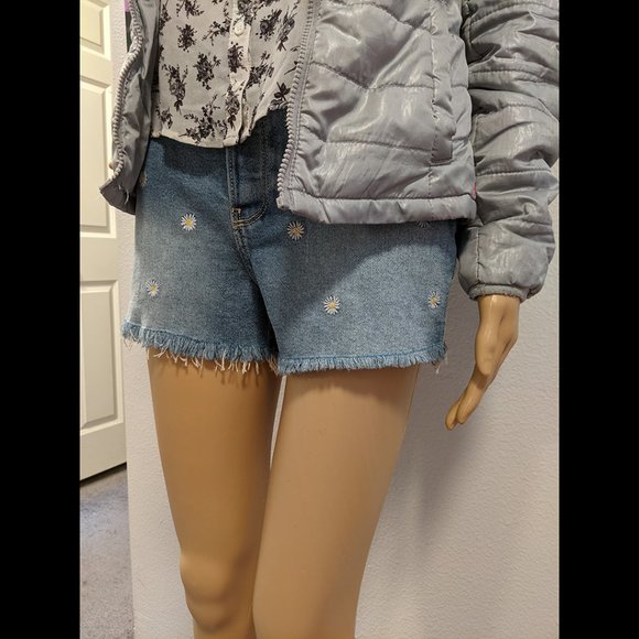 Hollister *NWT* High-Rise Mom Shorts w/ Daisy Print Size 1 - Picture 2 of 6